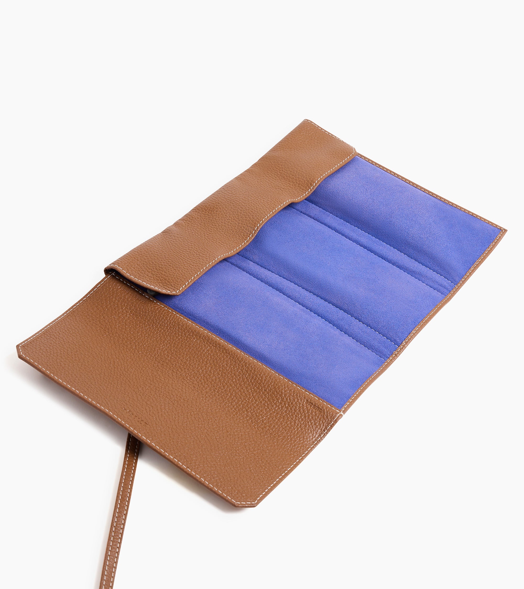 Three-slot travel watch case in grained leather