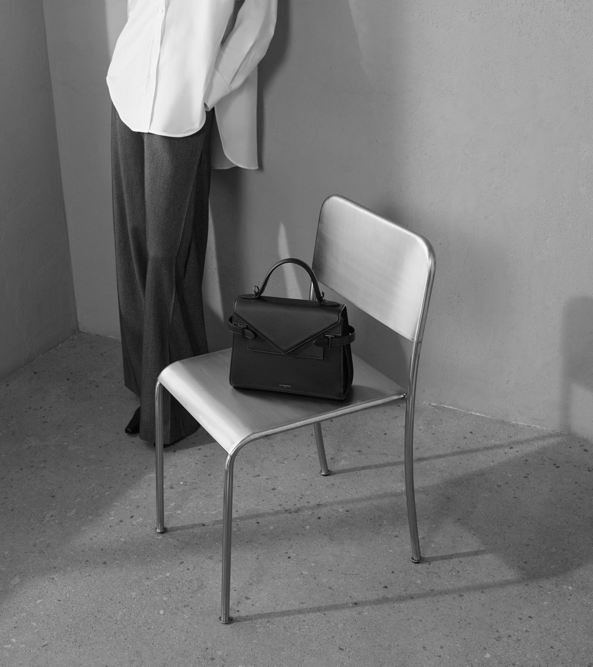 Emilie medium handbag with double flap in grained leather