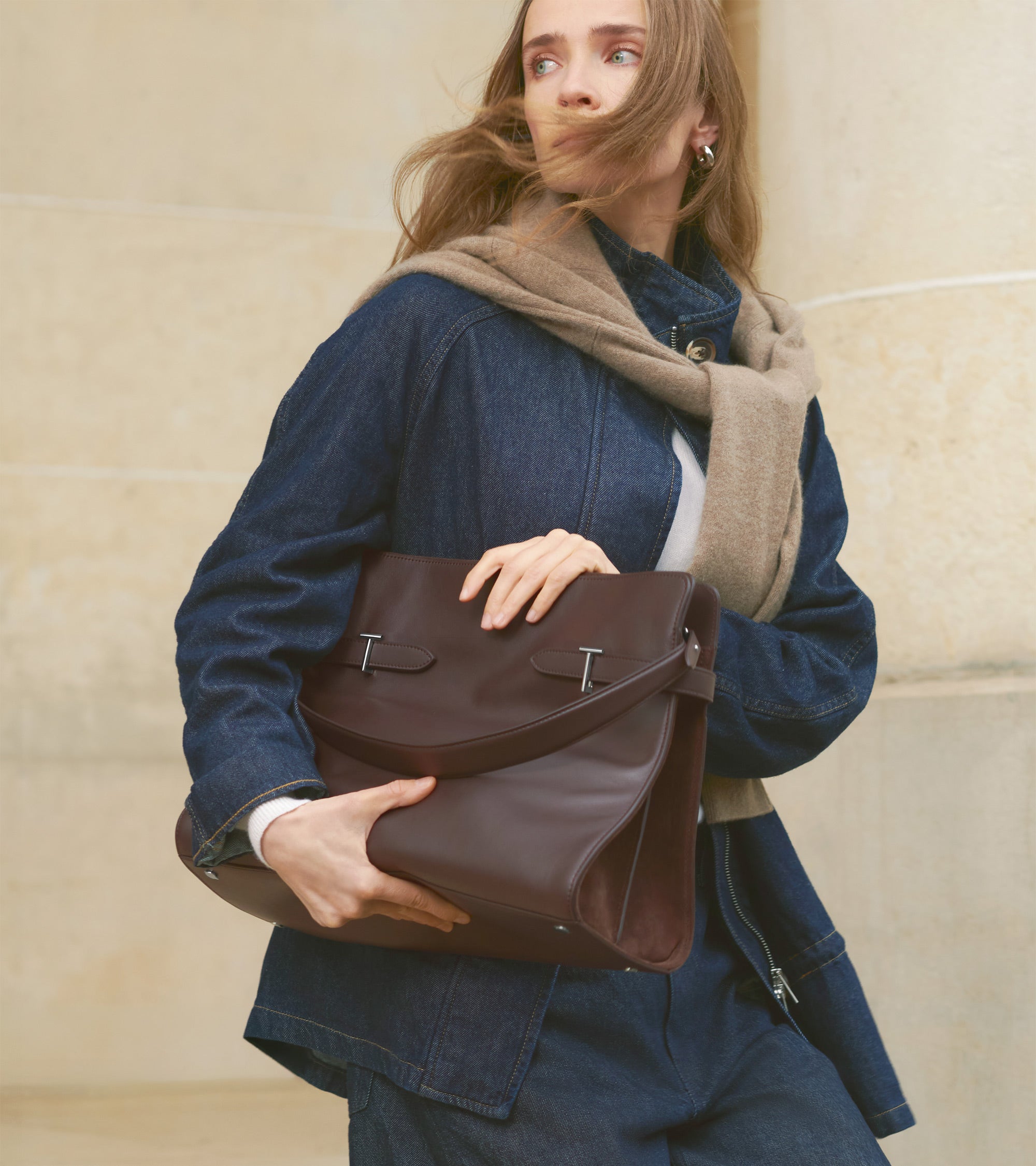 Maxi shoulder bag in smooth leather and nubuck