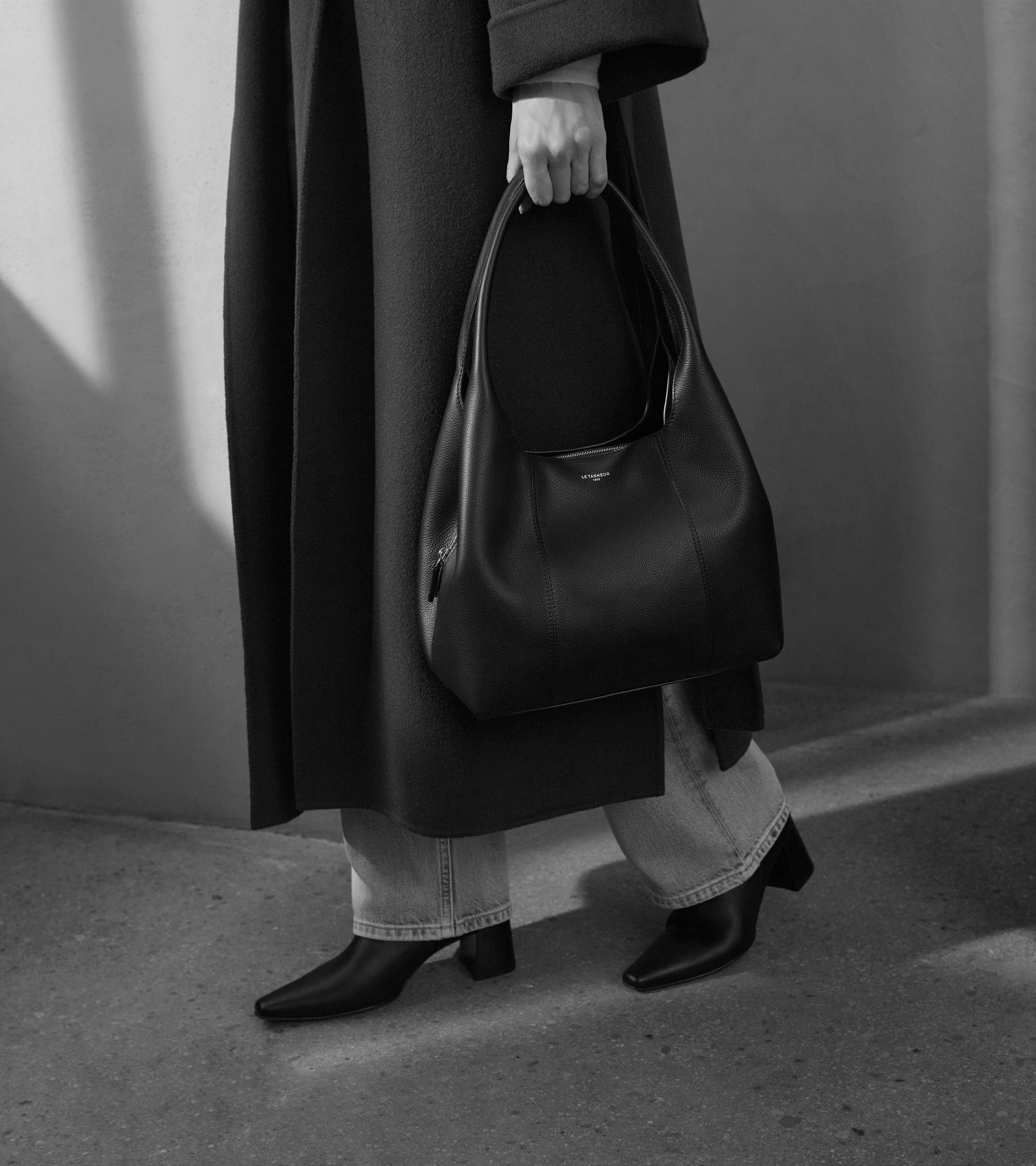 Juliette medium-sized shoulder bag in pebbled leather