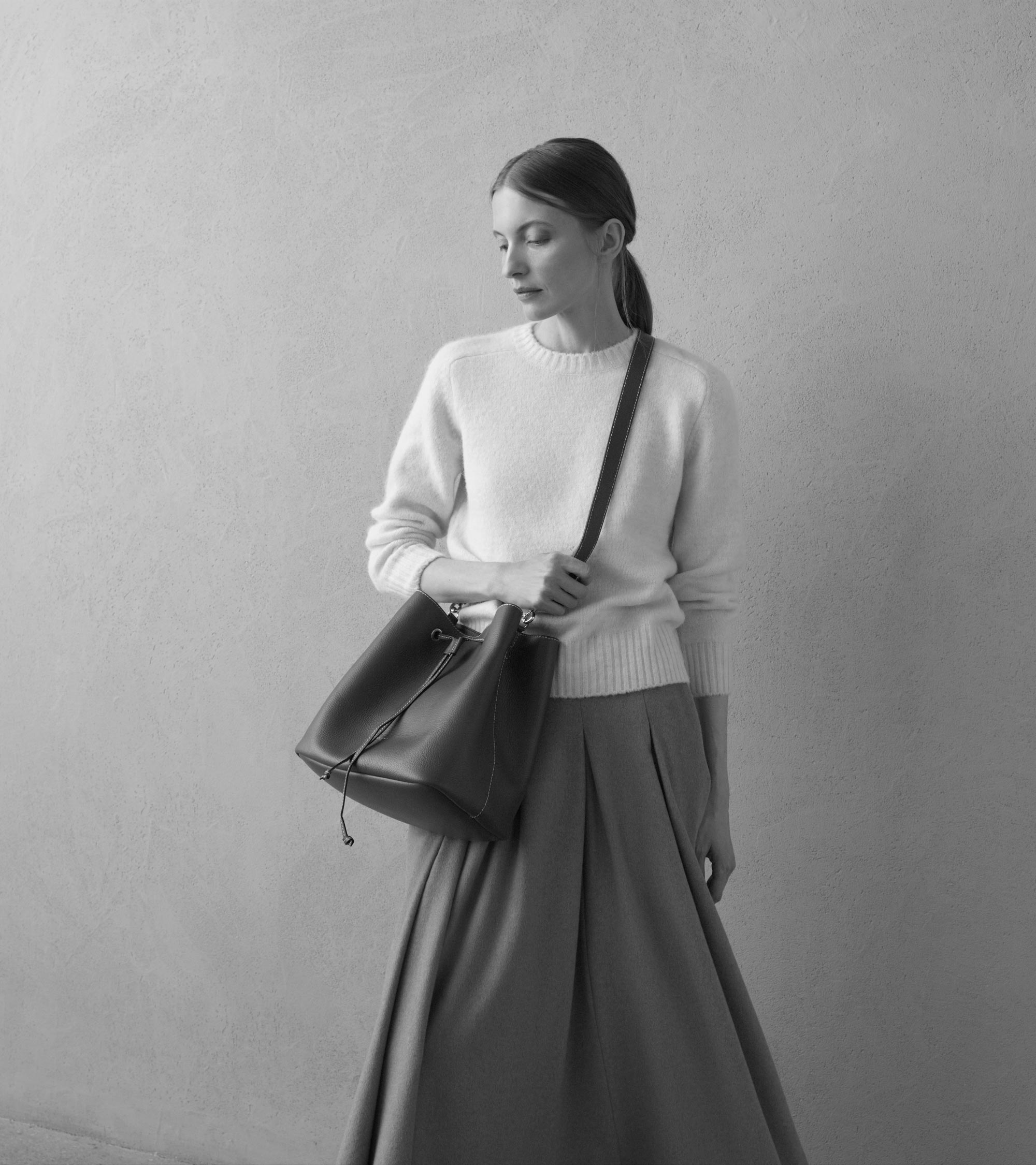 Louise large grained leather bucket bag