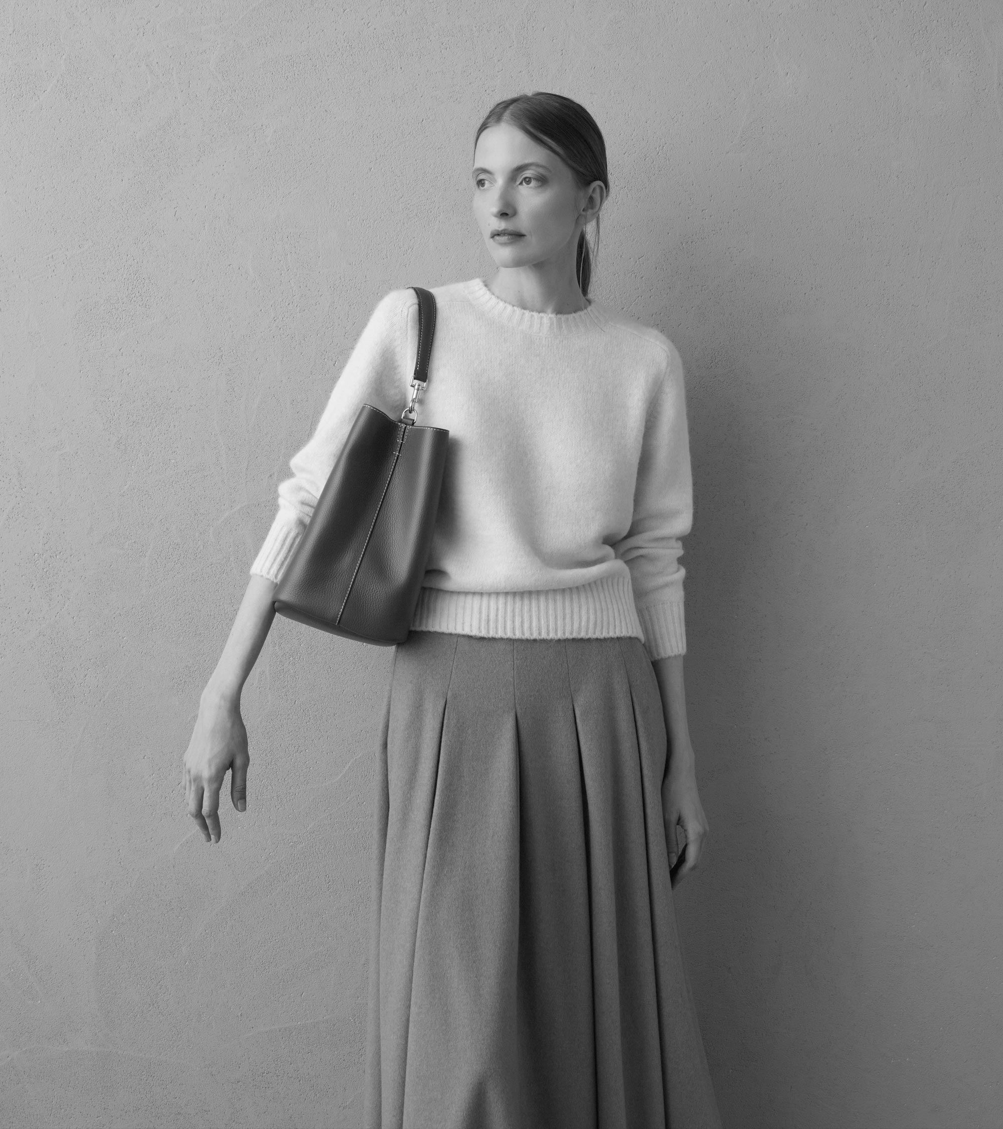 Louise large grained leather bucket bag