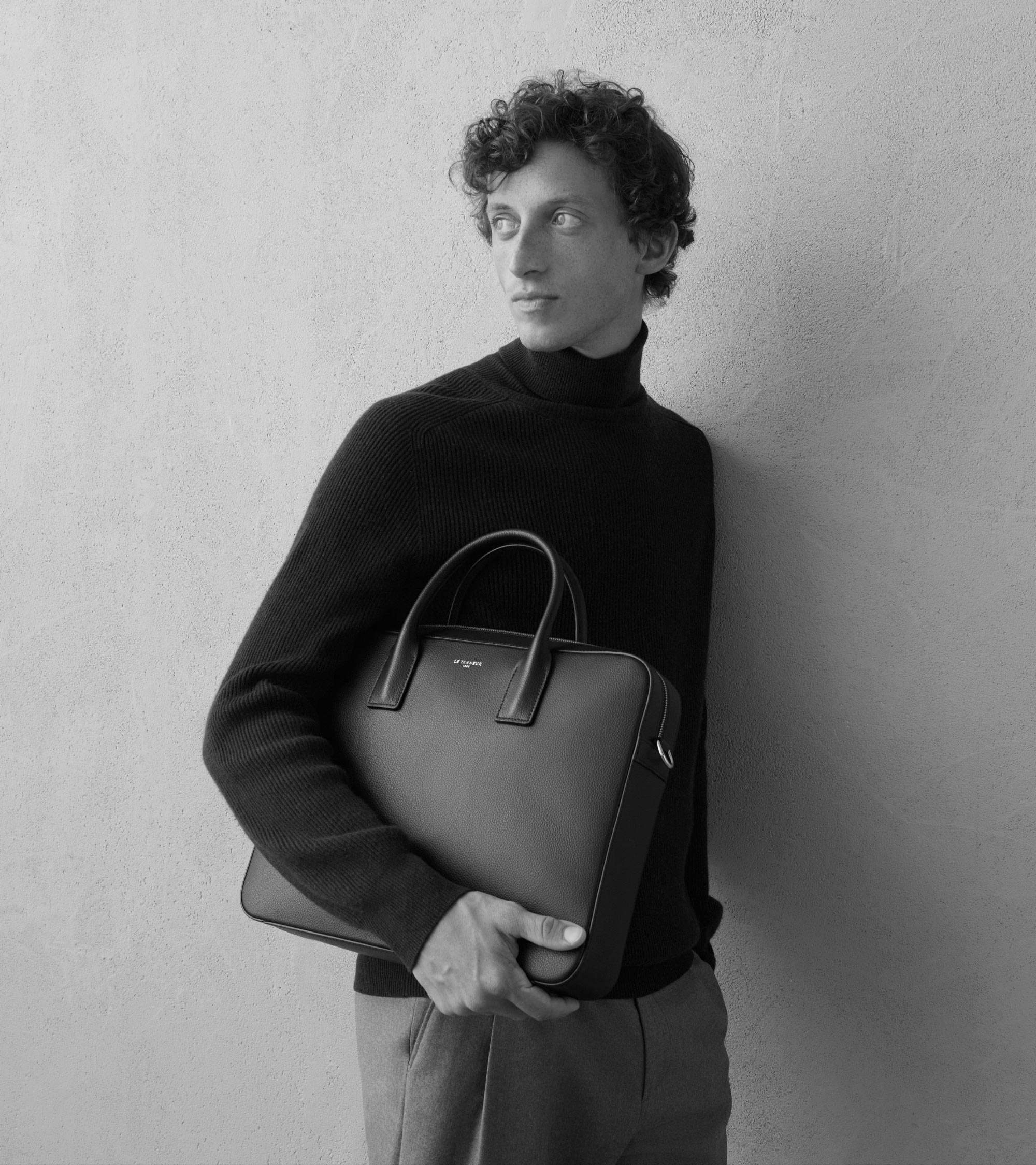 Emile 14 document holder in pebbled leather