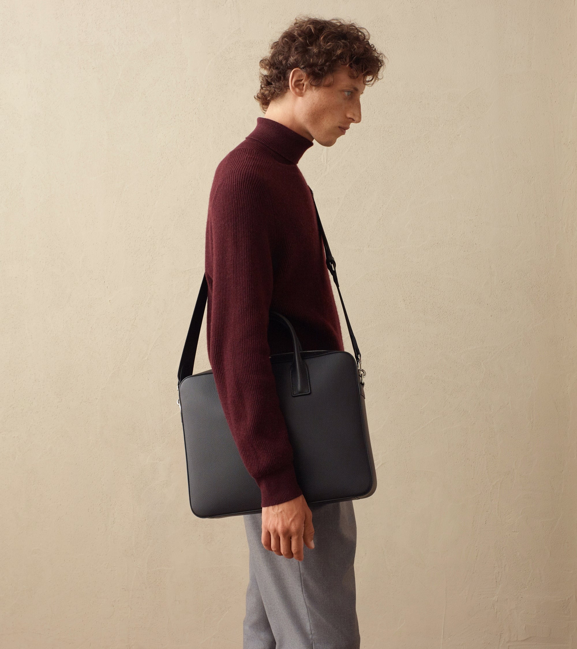 Emile 14 document holder in pebbled leather