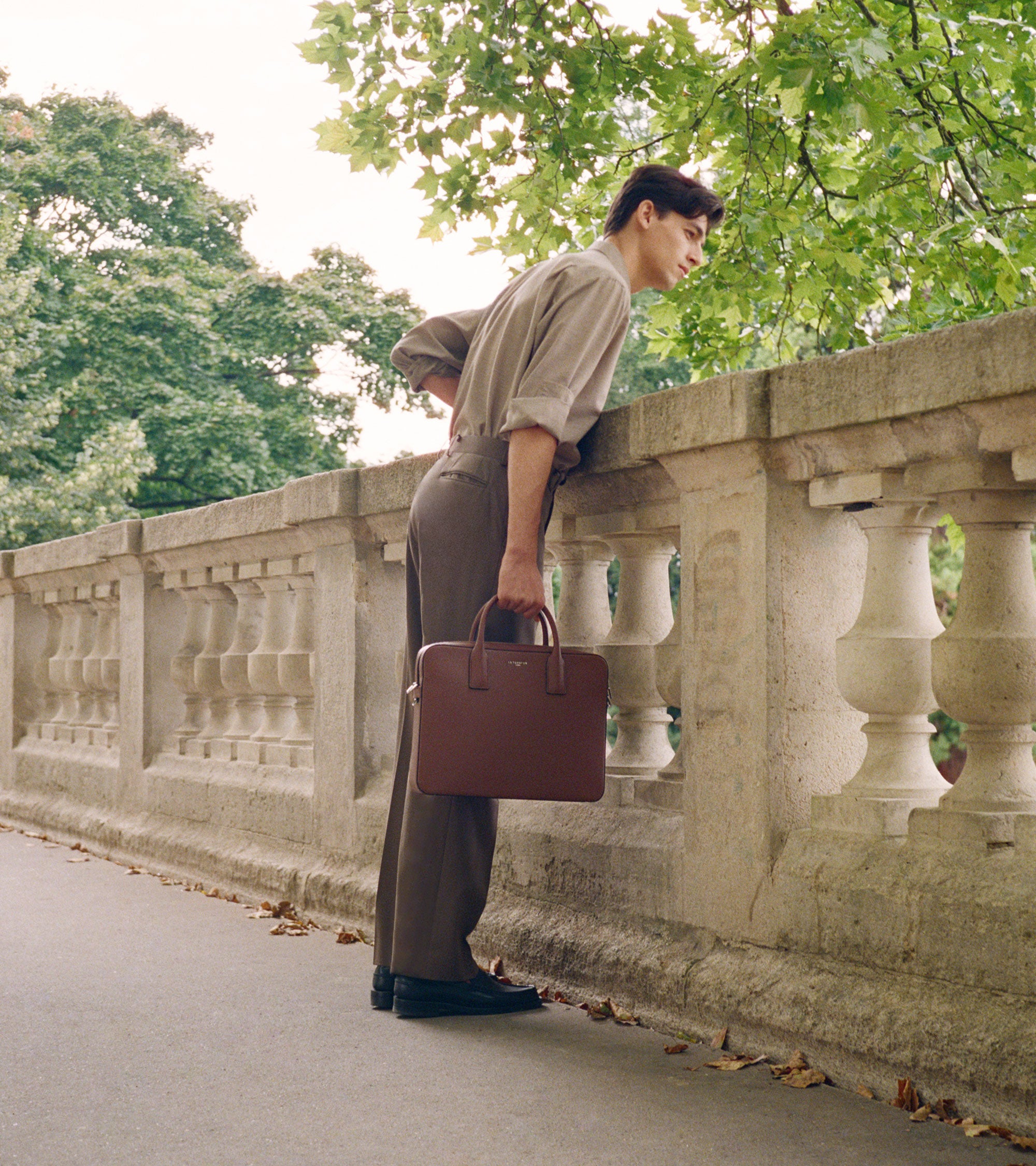 Dünne Aktentasche Emile 14 Zoll aus T-Signaturleder