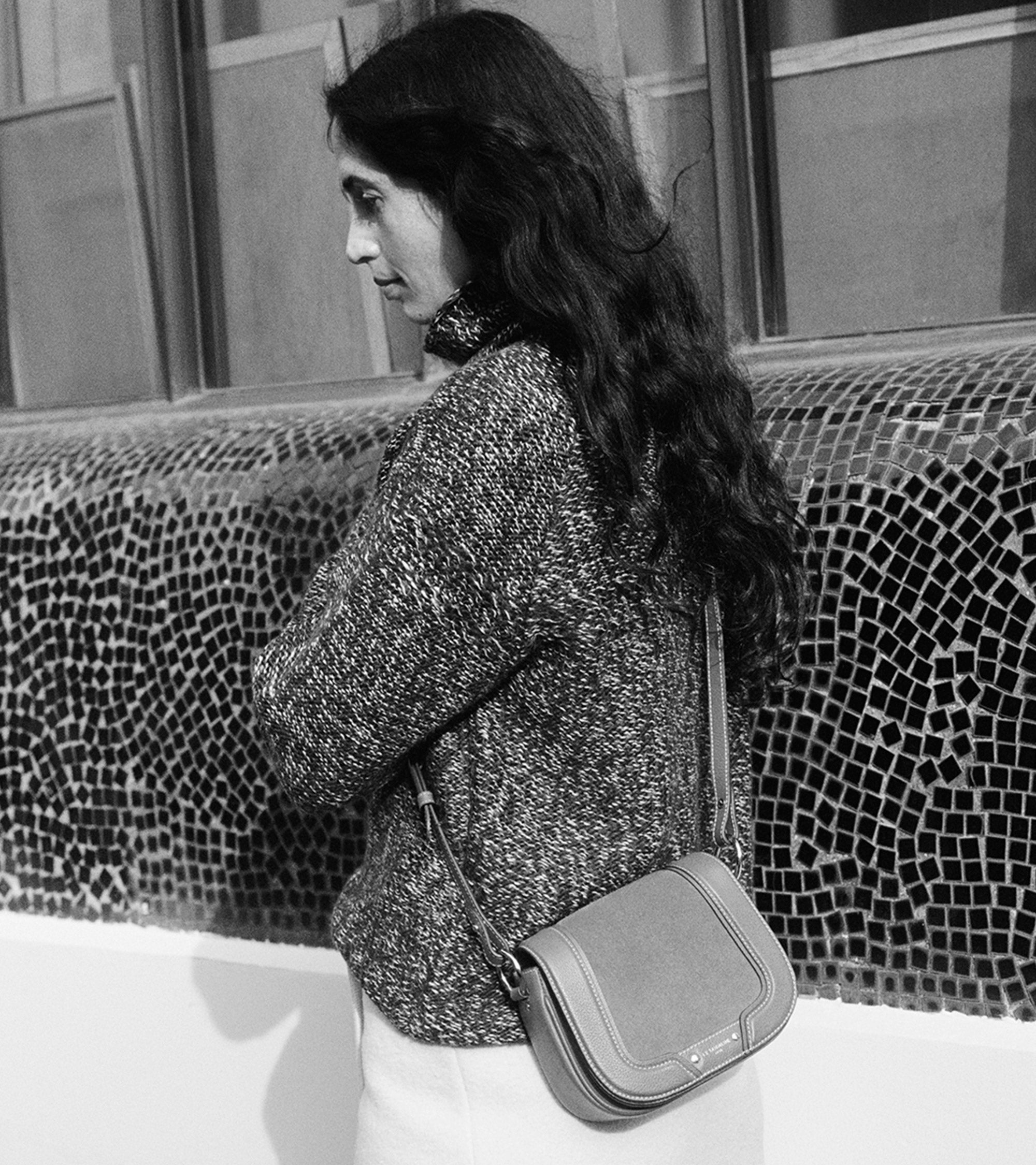 Ella small cross body bag in grained leather and nubuck