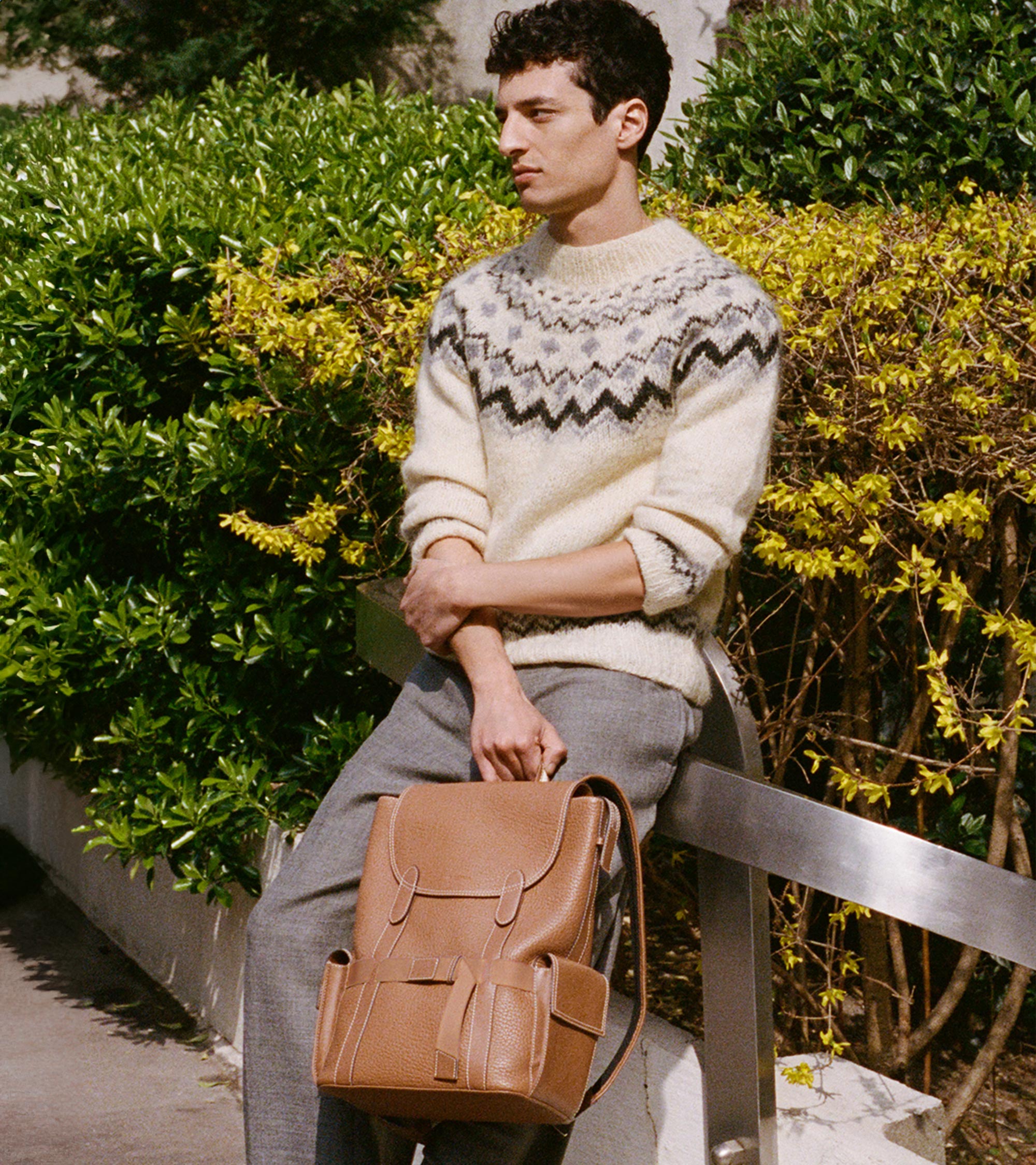 Noah backpack with flap in buffalo grain leather and smooth leather