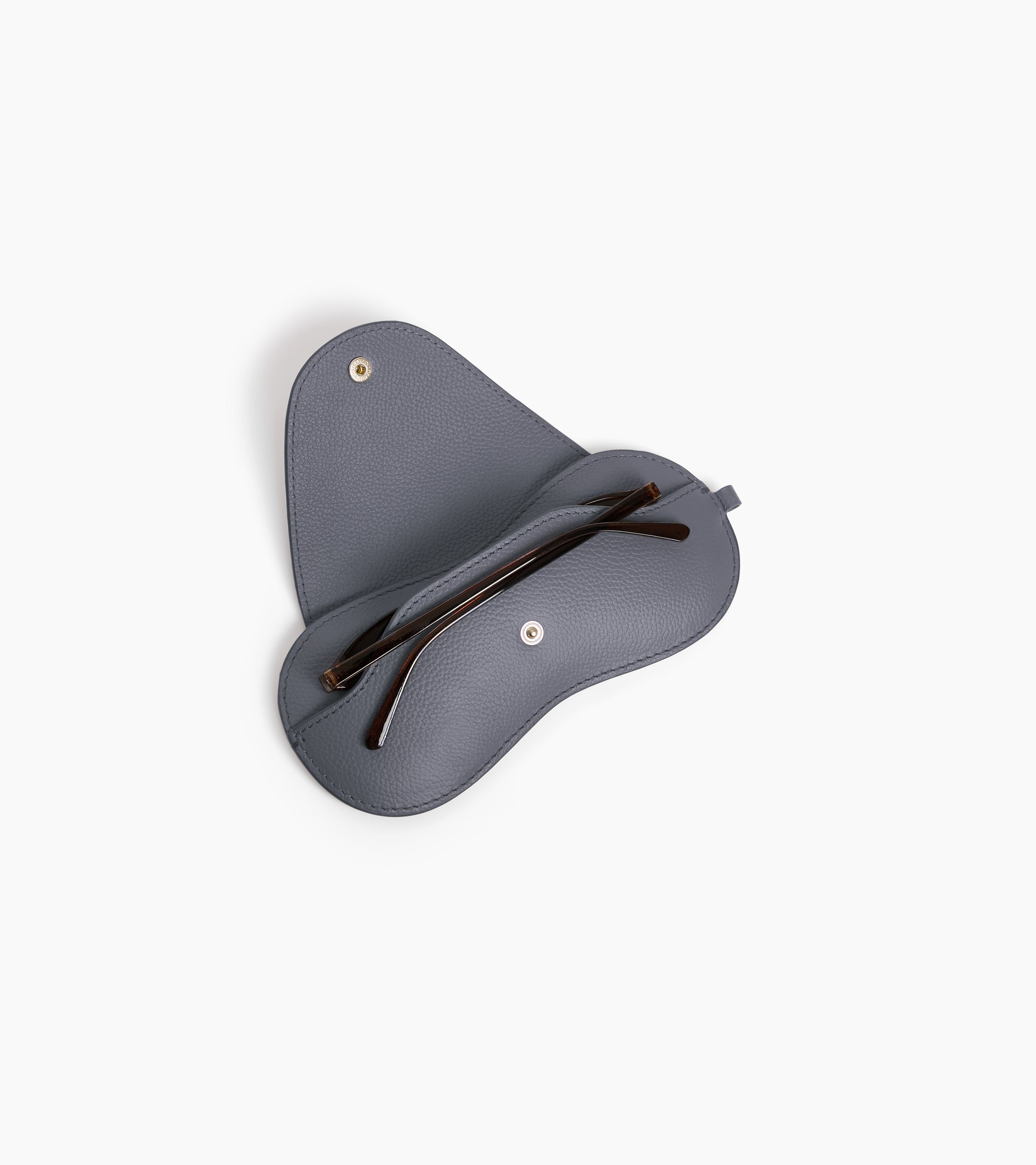 Brillenetui aus genarbtem Leder mit Charm