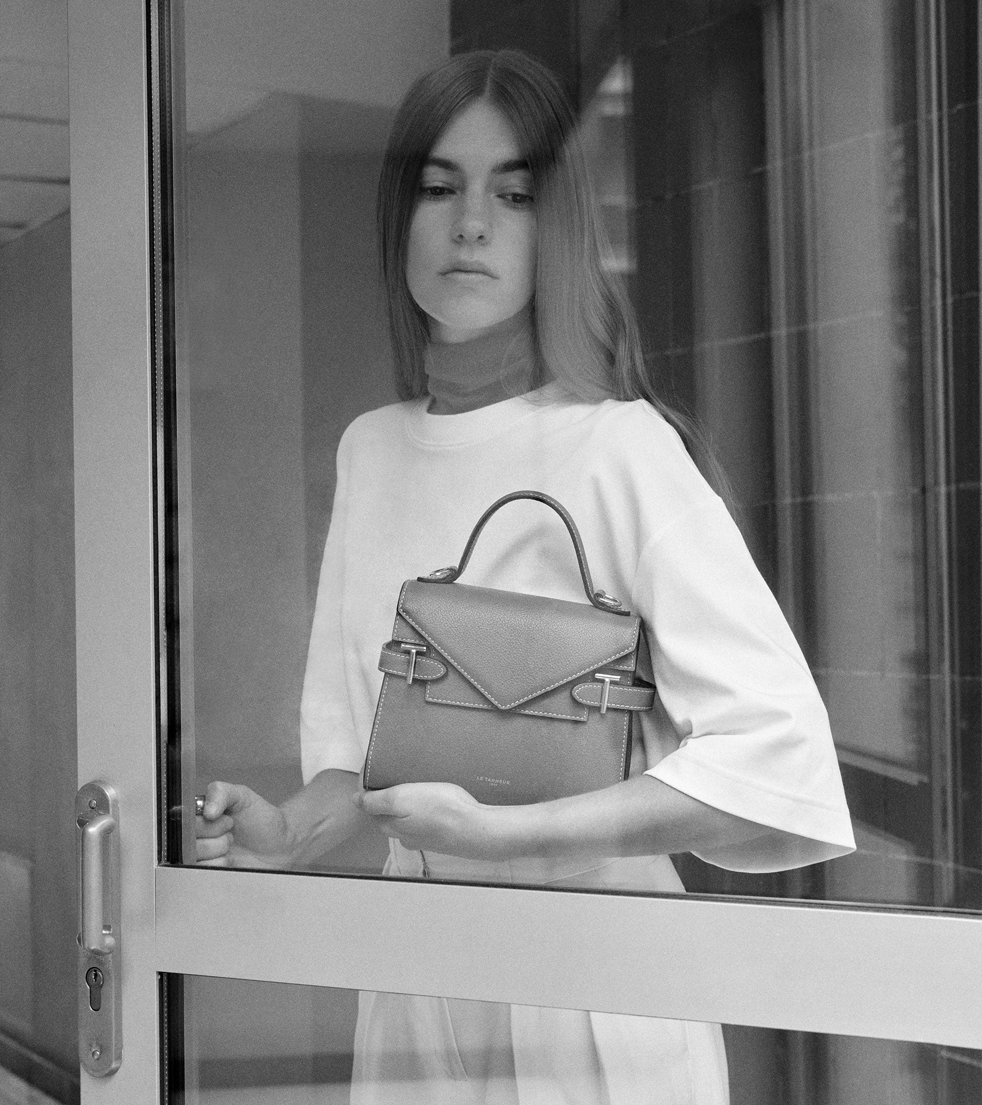 Emilie small handbag with double flap in grained leather