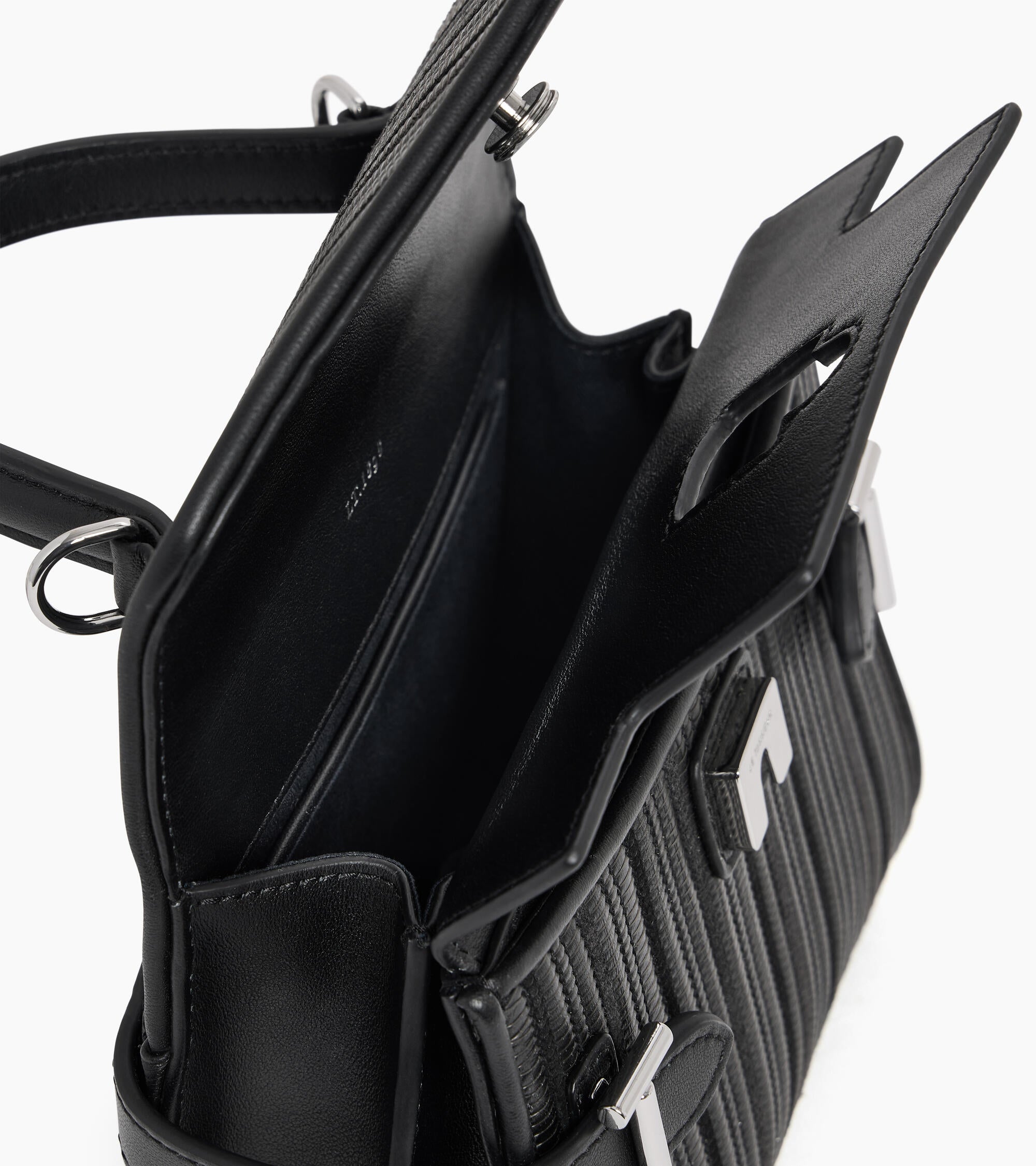 Kleine Handtasche mit Doppelklappe Emilie aus wiederverwendetem geflochtenem Leder