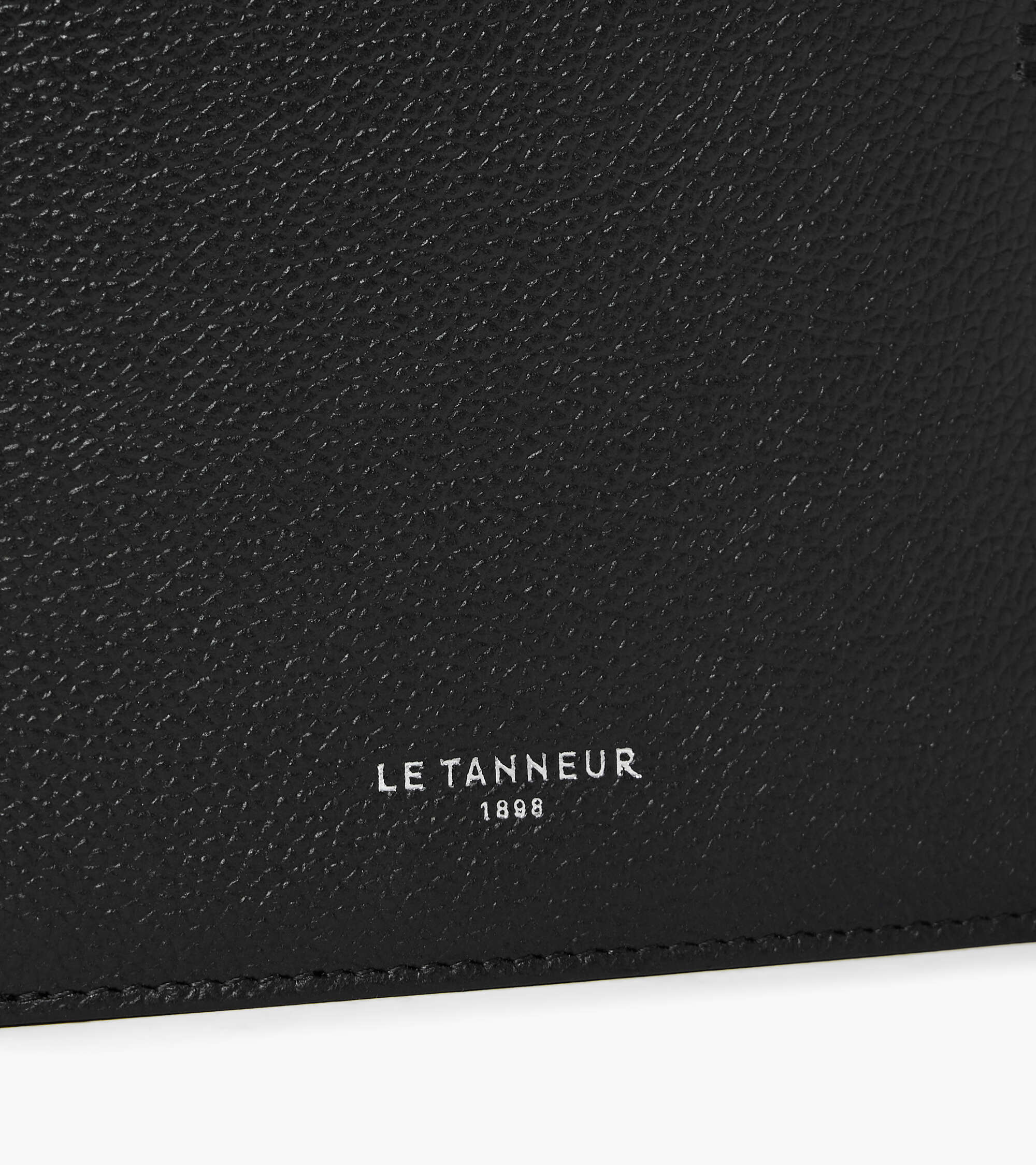 Lucien horizontal zipped wallet in grained leather